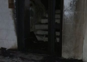 Ισχυρή έκρηξη από γκαζάκια σε είσοδο πολυκατοικίας στην Καλαμαριά