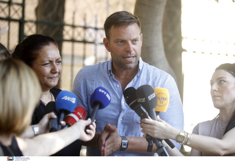 Κασσελάκης «φωτογραφίζει» Άδωνι για την οπλοκατοχή