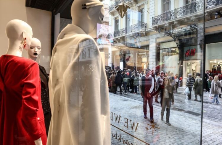 Ανοιχτά σήμερα τα καταστήματα – Πώς θα λειτουργήσουν τις Κυριακές του Δεκέμβρη