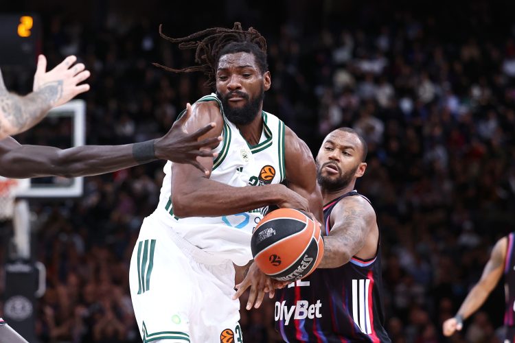 Κένεθ Φαρίντ: Αποθέωση από τους συμπαίκτες του στα αποδυτήρια του Παναθηναϊκού