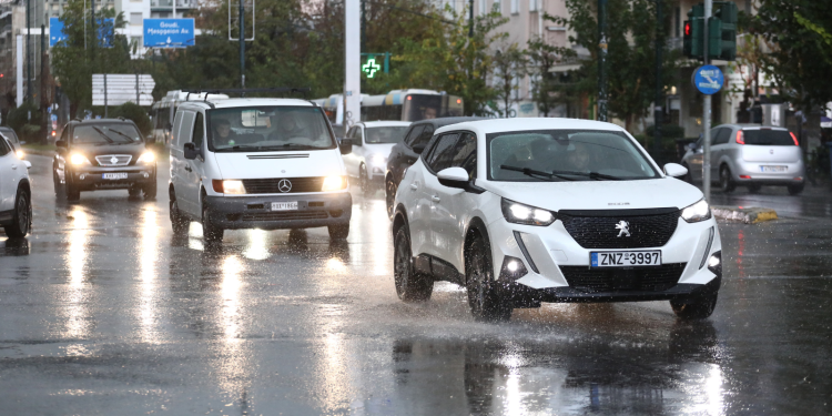 Κακοκαιρία Adel: «Φούσκωσε» ο Κηφισός – Δείτε βίντεο