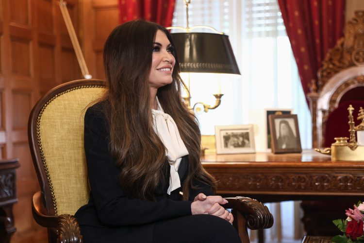 Aνάρτηση σαν διάγγελμα από τη Γκίλφοϊλ, για την Ελλάδα (βίντεο)