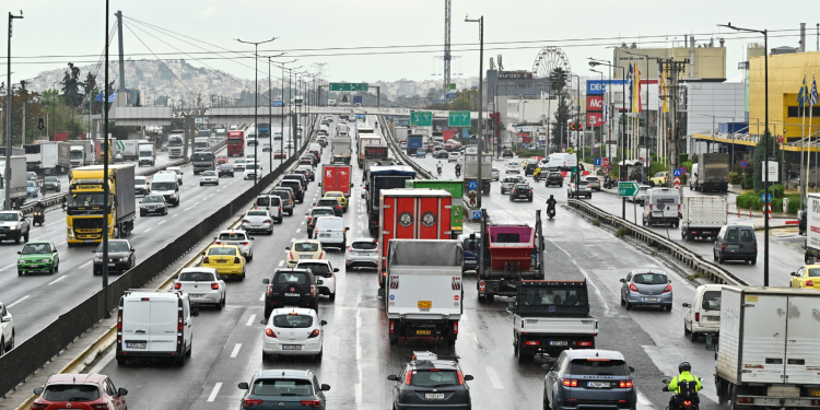 Στο «κόκκινο» η κίνηση στον Κηφισό – Μποτιλιάρισμα έως τη Μεταμόρφωση