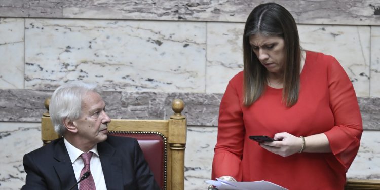 Νέο επεισόδιο με Κωνσταντοπούλου και Συρεγγέλα στην Εξεταστική: «Γιατί το κάνετε αυτό; Γιατί κλείνετε τα μικρόφωνα;»