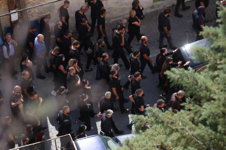 Βορίζια: Κηδεύτηκε ο 39χρονος κάτω από αυστηρά μέτρα προστασίας (βίντεο)