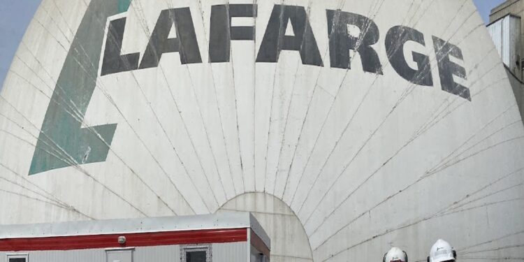 Ξεκινά η ιστορική δίκη της Lafarge στη Γαλλία για τη χρηματοδότηση Τζιχαντιστών