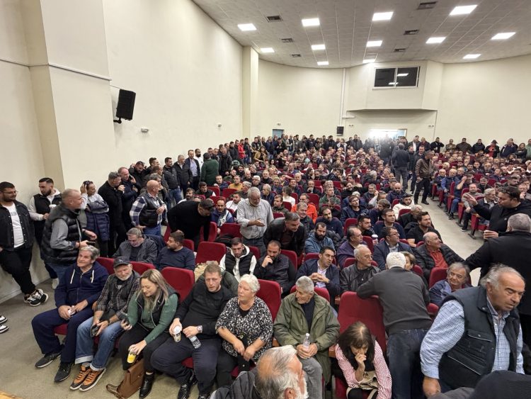 Λάρισα: Κλείσιμο τελωνείων, λιμανιών, αεροδρομίων και μπλόκα προαναγγέλλουν οι αγρότες (βίντεο)