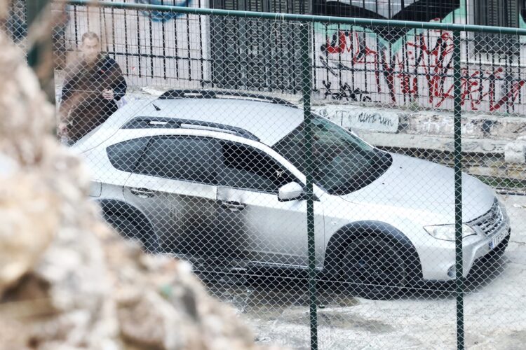 Επίθεση με μολότοφ κατά ομάδας της ΟΠΚΕ στο Λόφο του Στρέφη