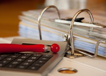 Οι Ελληνες «λύνουν» το οικονομικό τους πρόβλημα με… AI