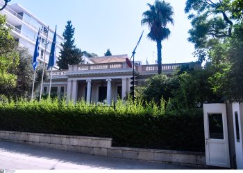 «Βραδυφλεγή βόμβα» γαι το Μαξίμου το αντάρτικο των γαλάζιων δημάρχων