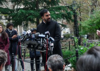 Ο Μαμντάνι στον Λευκό Οίκο: Σε χαμηλούς τόνους η συνάντηση με Τραμπ