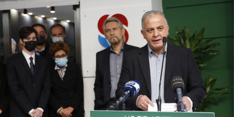 Διαψεύδει Τσίπρα ο διευθυντής της Φώφης Γεννηματά