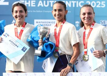 Στον ρυθμό του 42ου Αυθεντικού Μαραθωνίου η Αθήνα – Ο αγώνας σε εξέλιξη (Φωτογραφίες)