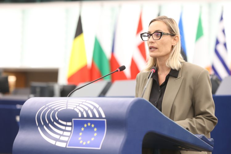 ΛΟΑΤΚΙ+ οργανώσεις ζητούν αποπομπή Μελέτη για τρανσφοβικό και αντιεπιστημονικό λόγο