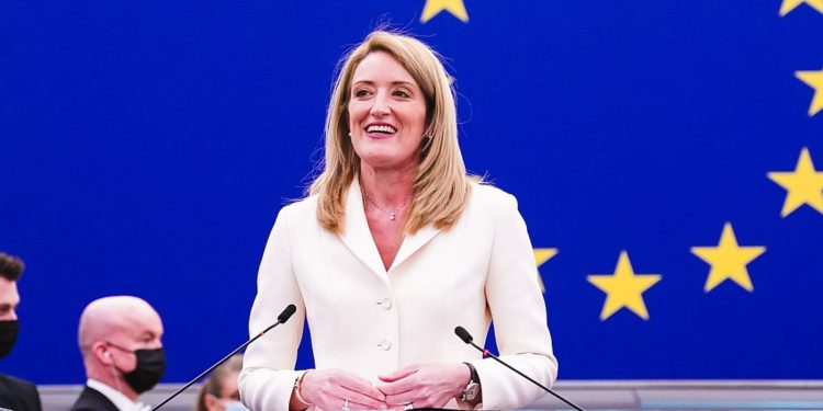 Έρχεται στην Αθήνα την Παρασκευή η πρόεδρος του Ευρωπαϊκού Κοινοβουλίου Ρομπέρτα Μέτσολα