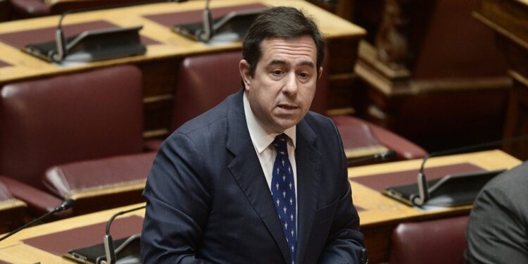 Τα ρίχνει στη διοίκηση των ΕΛΤΑ ο Μηταράκης: «Κι εμείς εκπλαγήκαμε!»