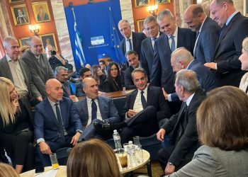 Από όλα είχε το μενού: Εκλογές, μπαλωθιές μέχρι και… ρεβίθια Ανδρουλάκη (βίντεο)