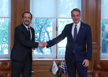 Ξαναβάζουν το καλώδιο σε αμερικανoισραηλινή πρίζα…