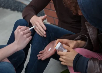 Γλυκά Νερά: «Βαποράκια» του θανάτου απήγαγαν 16χρονο!