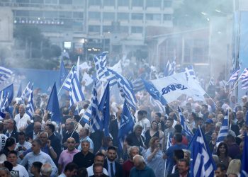 Ο Ιωακείμοβιτς στην κάλπη «συν γυναιξί και τέκνοις»