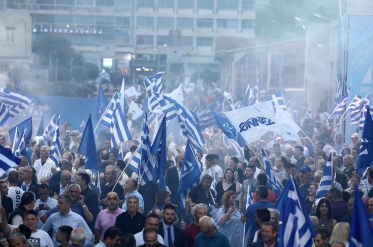 Ο Ιωακείμοβιτς στην κάλπη «συν γυναιξί και τέκνοις»