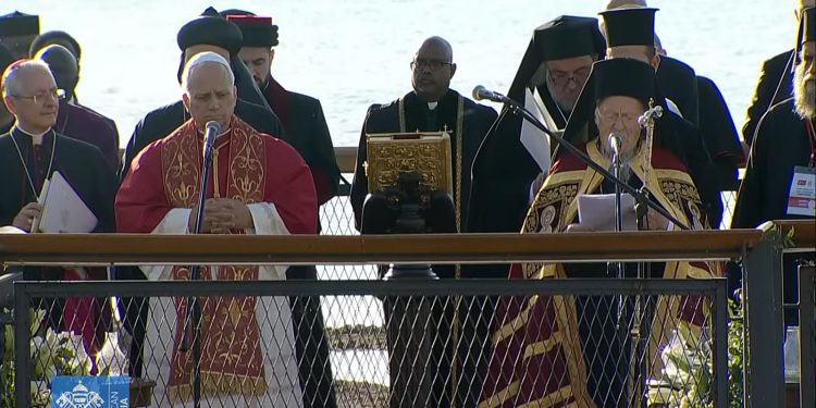 Η συνάντηση Πάπα και Βαρθολομαίου – Κοινή προσευχή 22 Εκκλησιών στη Νίκαια (βίντεο)