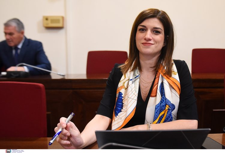 Νοτοπούλου: Ευχές, τηλέφωνα και μια «Ιθάκη» στο background