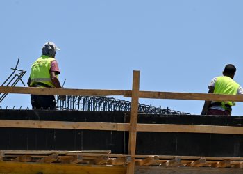 Συλλογικές συμβάσεις: Ναι μεν αλλά… Τα 4 ερωτήματα που ζητούν απαντήσεις