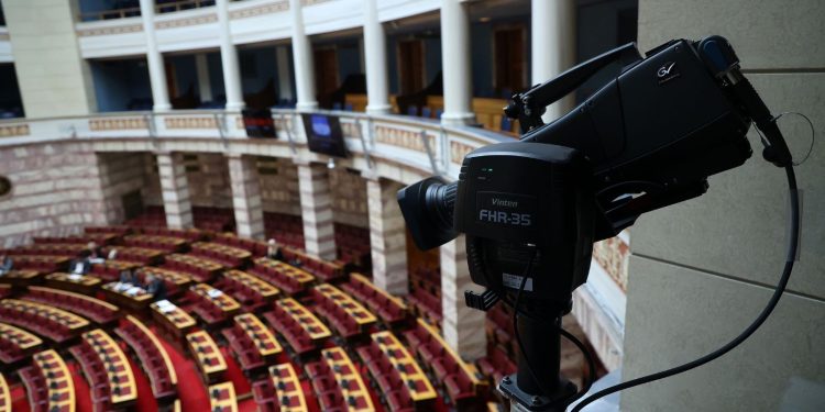 Πολιτικός σεισμός στην Ολομέλεια για «Φραπέ» και «Χασάπη»