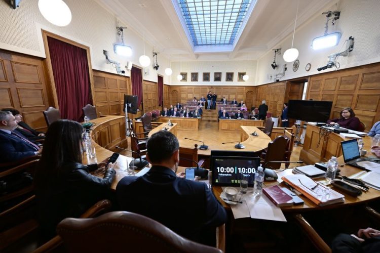 ΟΠΕΚΕΠΕ: Κονταροκτυπιούνται ΝΔ με ΠΑΣΟΚ την Τετάρτη στην εξεταστική