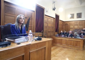 ΟΠΕΚΕΠΕ: Η Φεράρι, ο σύντροφος, η κομματική ιδιότητα κι οι δεσμευμένοι λογαριασμοί  