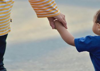 ΔΥΠΑ: Τι  απάντησε για το κομμένο επίδομα μητρότητας σε εκατοντάδες νέες μαμάδες