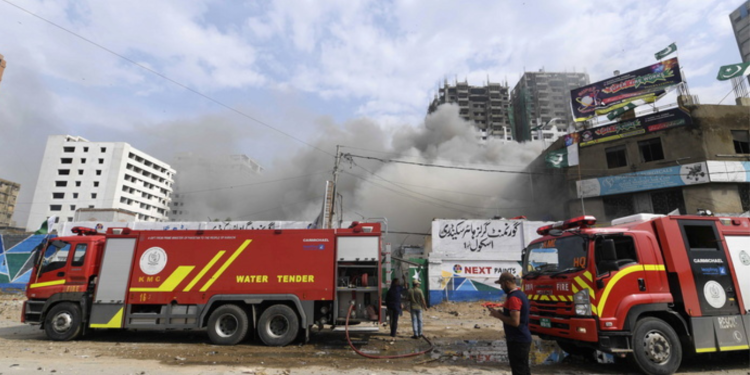 Πακιστάν: Ισχυρή έκρηξη σε εργοστάσιο κόλλας – Τουλάχιστον 18 νεκροί