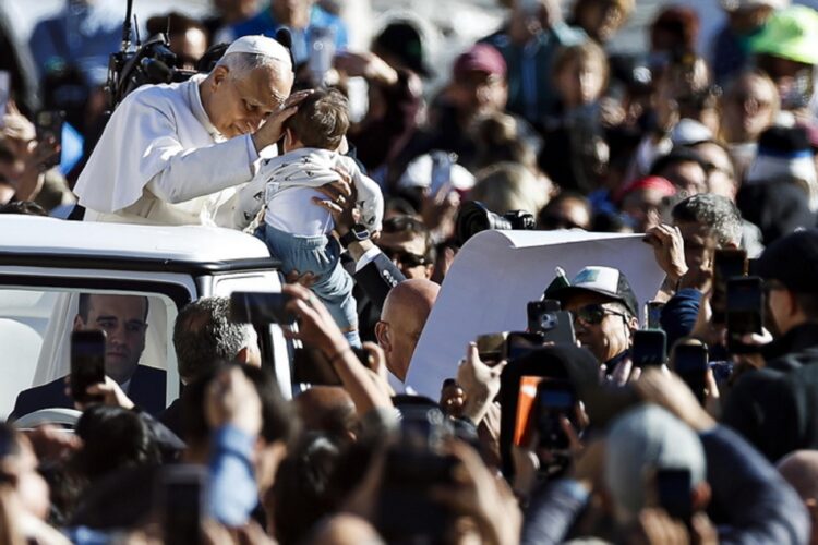 Πάπας vs Τραμπ: Κινητοποίηση Αμερικάνων καθολικών υπέρ μεταναστών