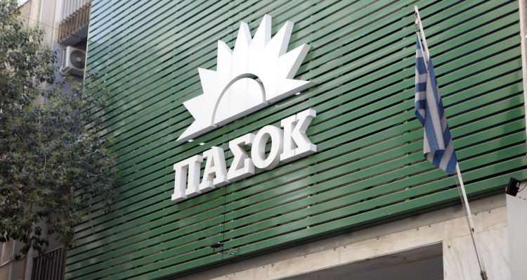 Γιατί το ΠΑΣΟΚ επενδύει στο «σκληρό ροκ» με τη ΝΔ