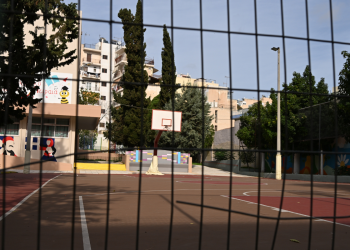 Πειραιάς: Θρήνος για τον θάνατο της 13χρονης – Καταγγελίες γονιών για «επικίνδυνες δομές»