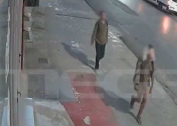 Πειραιάς: Βίντεο ντοκουμέντο δείχνει τον δράστη που ακολουθεί και παρενοχλεί γυναίκες