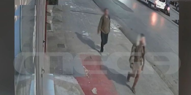 Πειραιάς: Βίντεο ντοκουμέντο δείχνει τον δράστη που ακολουθεί και παρενοχλεί γυναίκες