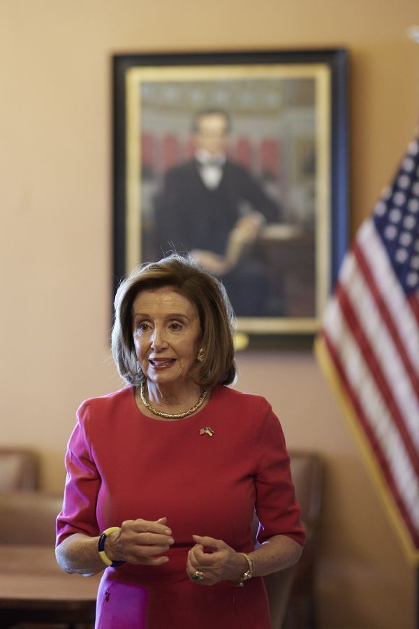 Νάνσι Πελόζι: Αποχωρεί από το Κογκρέσο η «crazy Nancy» του Τραμπ – Το αντίο της