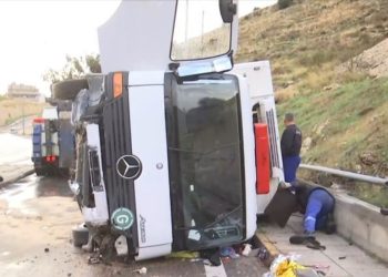 Πέραμα: Τροχαίο δυστύχημα με μία νεκρή μετά από ανατροπή φορτηγού