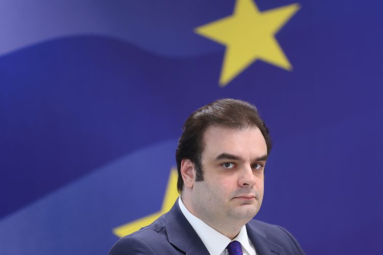 Ο Πιερρακάκης κάνει άνω κάτω το… ΠΑΣΟΚ