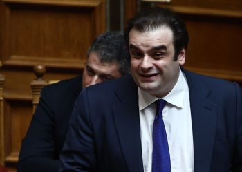 Bloomberg: Πιθανή υποψηφιότητα Πιερρακάκη για την προεδρία του Eurogroup μετά την παραίτηση Ντόναχιου