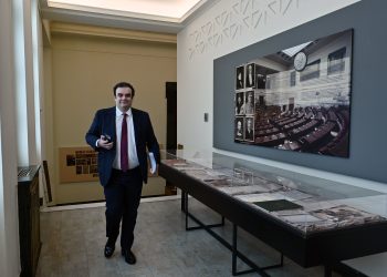 Ντέρμπι Πιερρακάκη με Βίνσεντ βαν Πίτεγκεμ για την προεδρία του Eurogroup