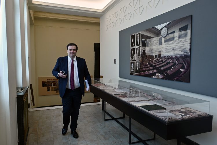 Ντέρμπι Πιερρακάκη με Βίνσεντ βαν Πίτεγκεμ για την προεδρία του Eurogroup