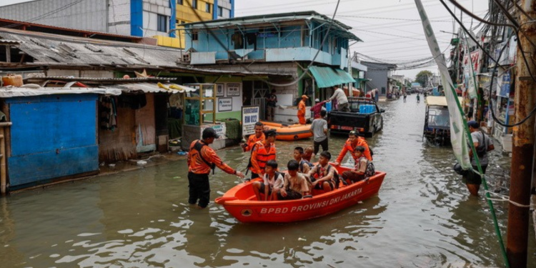 Ινδονησία: Φονικές πλημμύρες στη Σουμάτρα – Τουλάχιστον 10 νεκροί