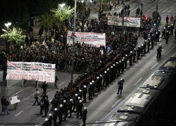 Επέτειος Πολυτεχνείου: Σε εξέλιξη η πορεία (βίντεο, φωτό, συνεχής ενημέρωση)