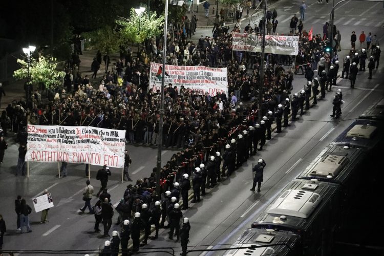 Επέτειος Πολυτεχνείου: Σε εξέλιξη η πορεία (βίντεο, φωτό, συνεχής ενημέρωση)