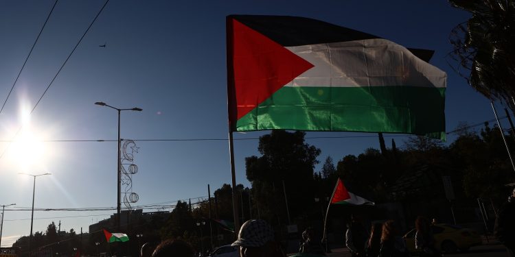 Δυναμική πορεία αλληλεγγύης στην Παλαιστίνη (φωτό)