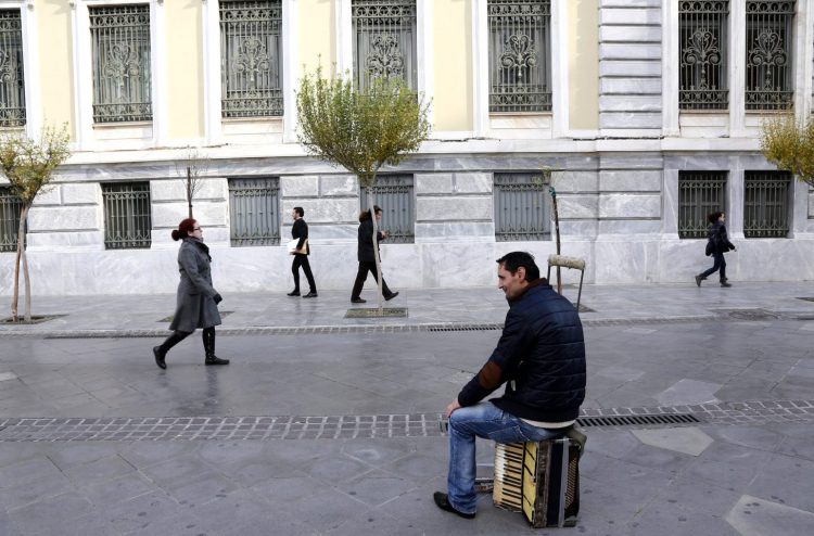 Στην ουρά της Ευρώπης στο κατά κεφαλήν εισόδημα η Ελλάδα