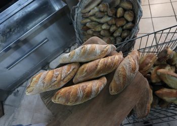 Ακρίβεια: Στα ύψη οι τιμές σε ψωμί, καφέ και κρέας